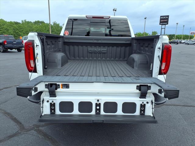 Photo of 2019 White GMC Sierra 1500