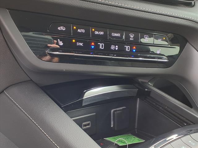 Photo of 2022 White Buick Envision