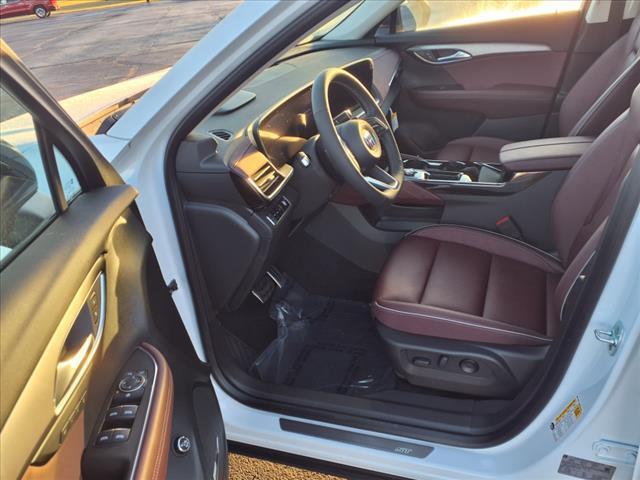 Photo of 2025 White Buick Envision