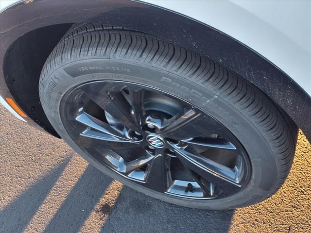 Photo of 2025 White Buick Envision