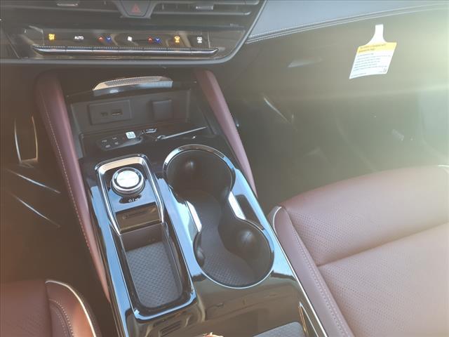 Photo of 2025 White Buick Envision