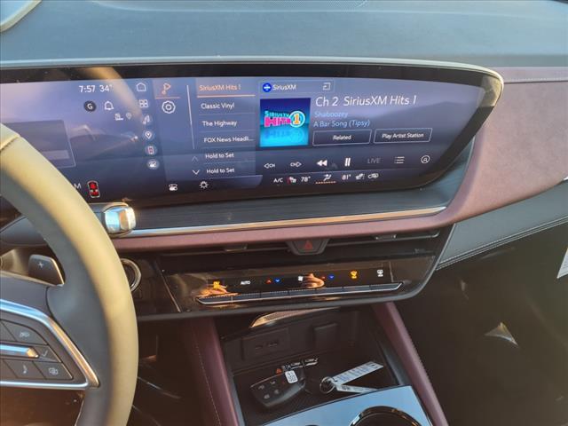 Photo of 2025 White Buick Envision