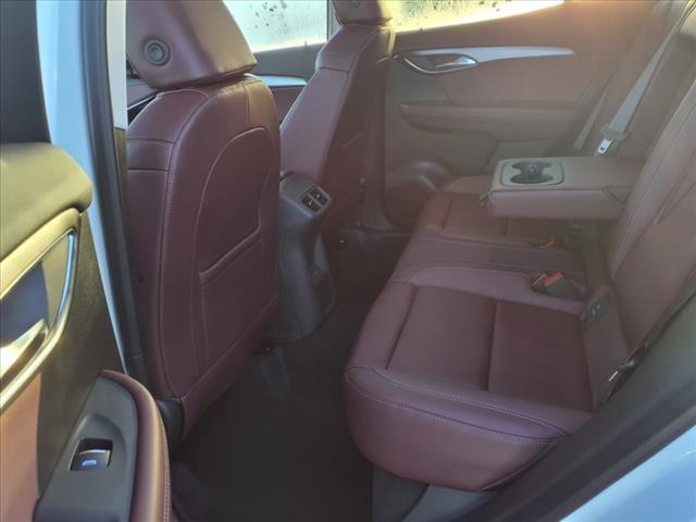 Photo of 2025 White Buick Envision