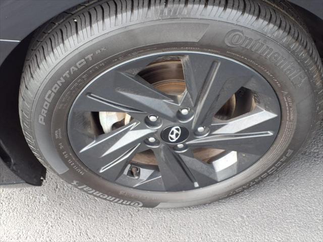 Photo of 2022 Black Hyundai ELANTRA