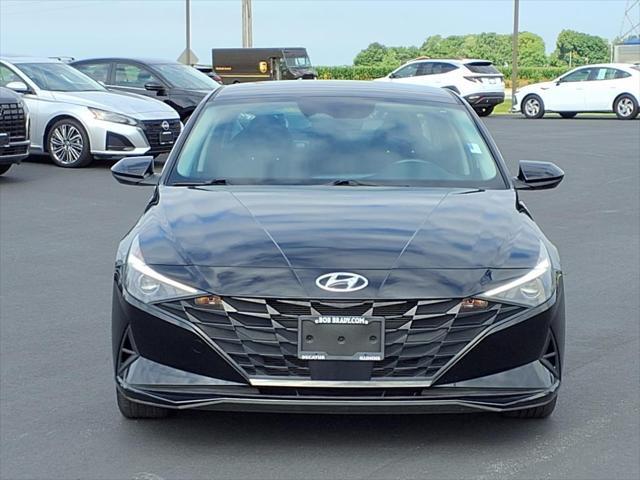 Photo of 2022 Black Hyundai ELANTRA