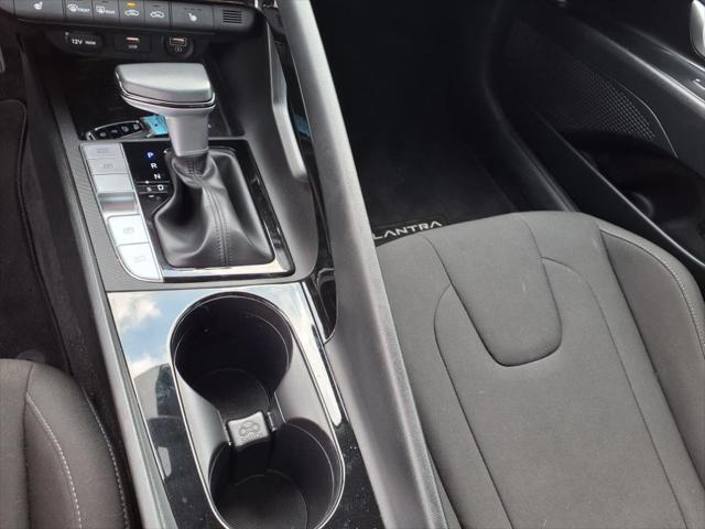 Photo of 2022 Black Hyundai ELANTRA