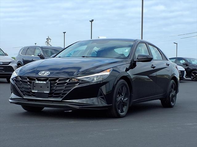 Photo of 2022 Black Hyundai ELANTRA
