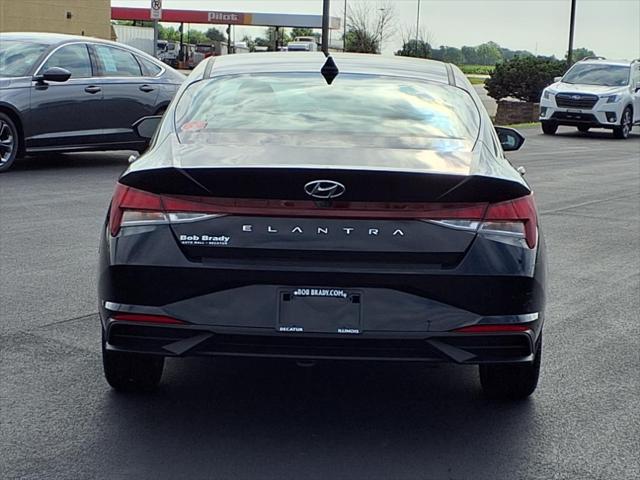 Photo of 2022 Black Hyundai ELANTRA