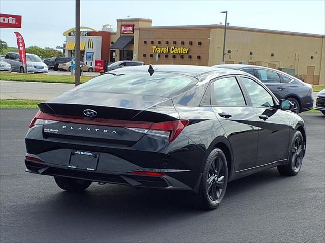 Photo of 2022 Black Hyundai ELANTRA