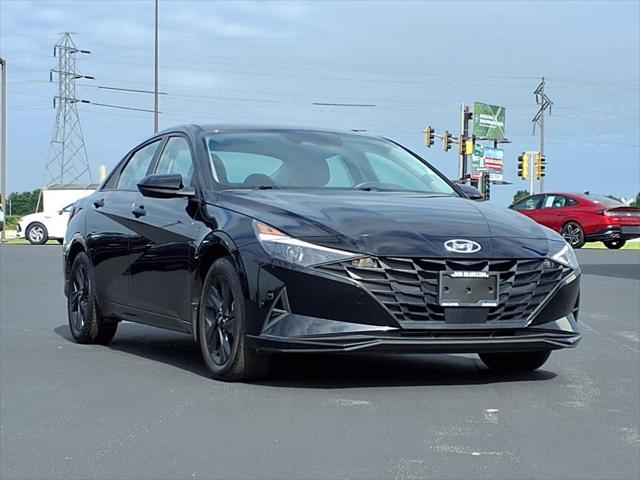 Photo of 2022 Black Hyundai ELANTRA