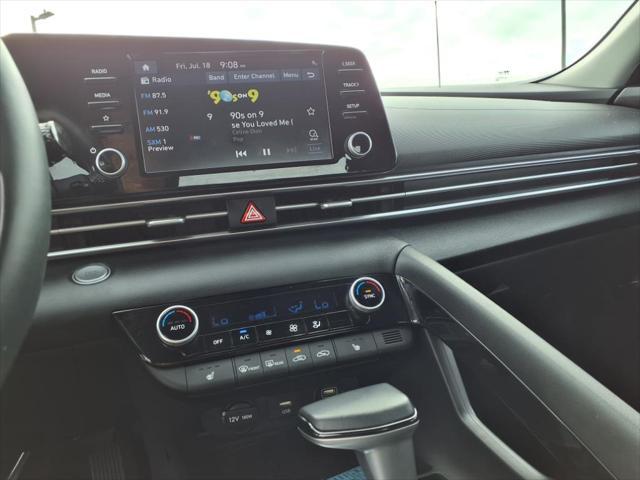 Photo of 2022 Black Hyundai ELANTRA