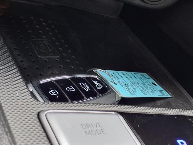 Photo of 2022 Black Hyundai ELANTRA
