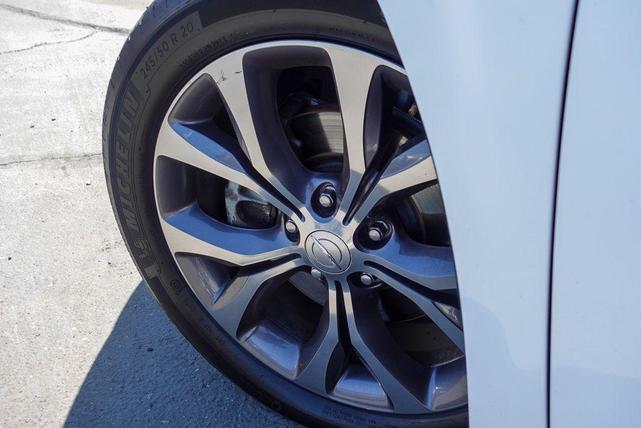 Photo of 2017 Bright White Clearcoat Chrysler Pacifica