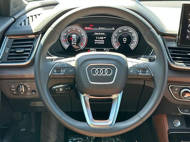 Photo of 2024 Mythos Black Metallic Audi Q5