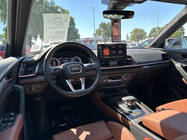 Photo of 2024 Mythos Black Metallic Audi Q5