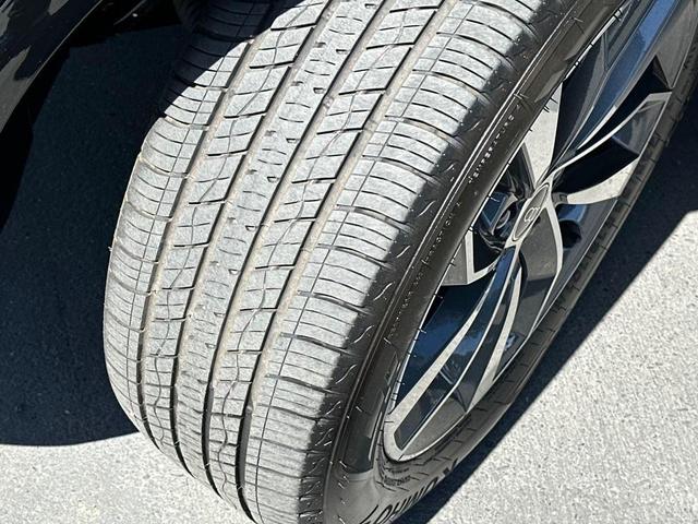Photo of 2024 Mythos Black Metallic Audi Q5