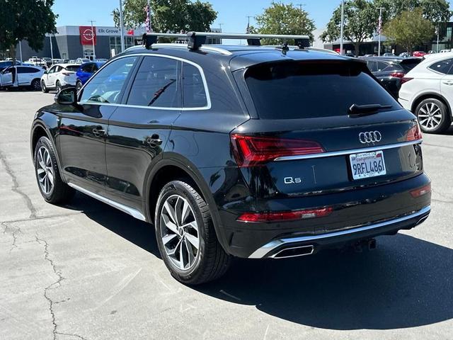 Photo of 2024 Mythos Black Metallic Audi Q5