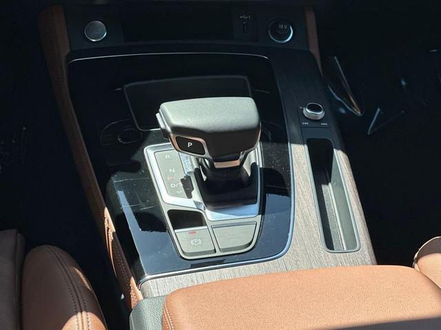 Photo of 2024 Mythos Black Metallic Audi Q5