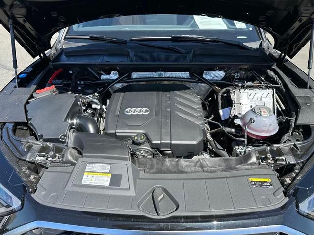 Photo of 2024 Mythos Black Metallic Audi Q5