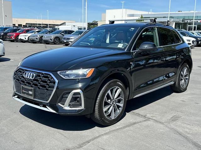 Photo of 2024 Mythos Black Metallic Audi Q5