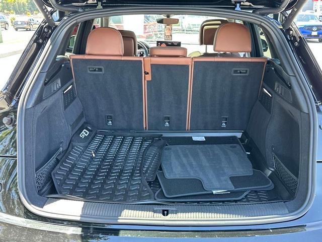 Photo of 2024 Mythos Black Metallic Audi Q5