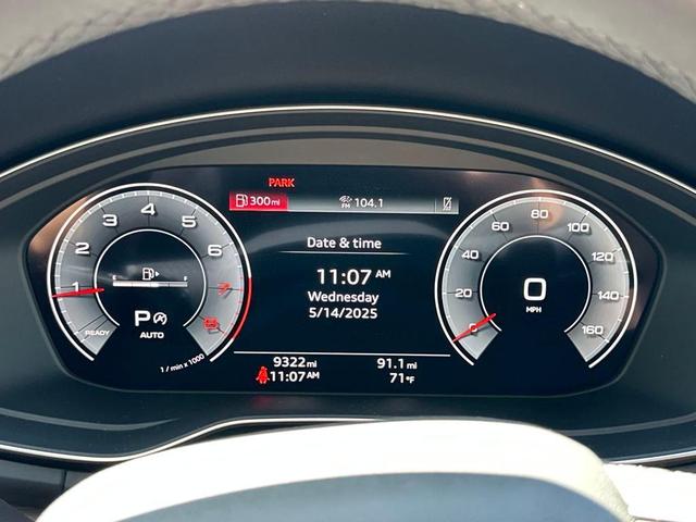 Photo of 2024 Mythos Black Metallic Audi Q5