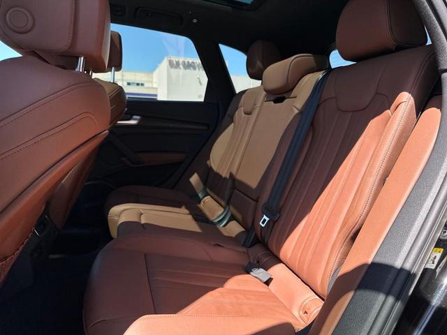 Photo of 2024 Mythos Black Metallic Audi Q5