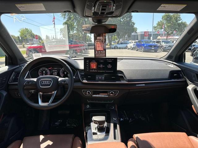 Photo of 2024 Mythos Black Metallic Audi Q5