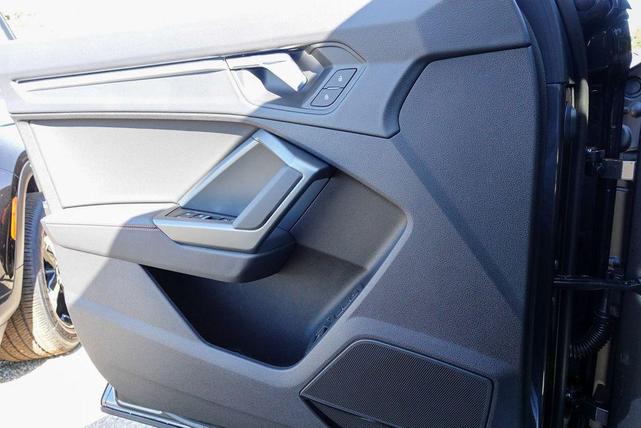 Photo of 2025 Daytona Gray Pearl Effect Audi Q3