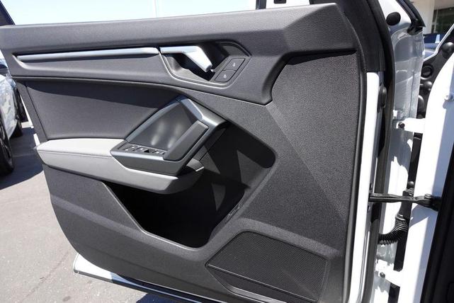 Photo of 2025 Glacier White Metallic Audi Q3