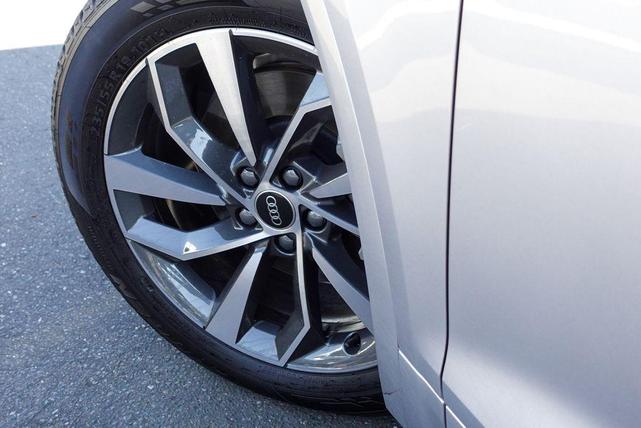 Photo of 2025 Florett Silver Metallic Audi Q5