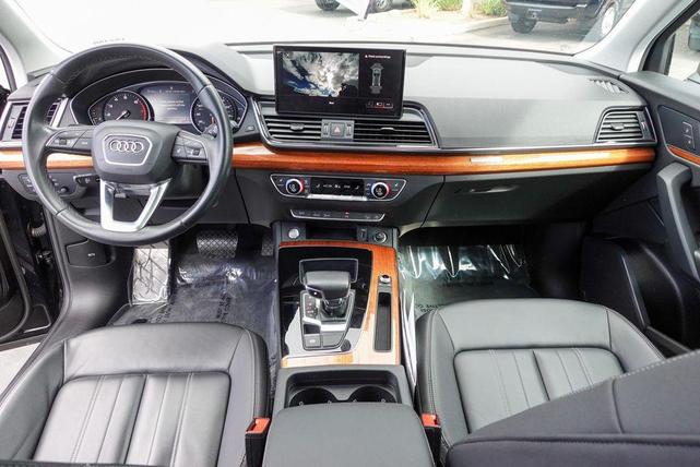 Photo of 2023 Mythos Black Metallic Audi Q5