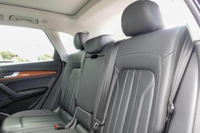 Photo of 2023 Mythos Black Metallic Audi Q5