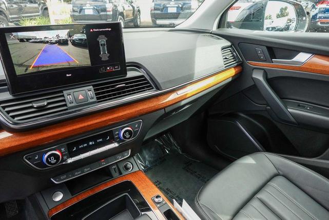 Photo of 2023 Mythos Black Metallic Audi Q5