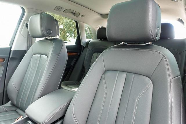 Photo of 2023 Mythos Black Metallic Audi Q5