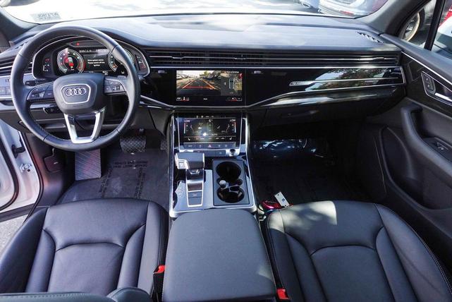 Photo of 2025 Glacier White Metallic Audi Q7