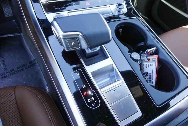 Photo of 2025 Waitomo Blue Metallic Audi Q7