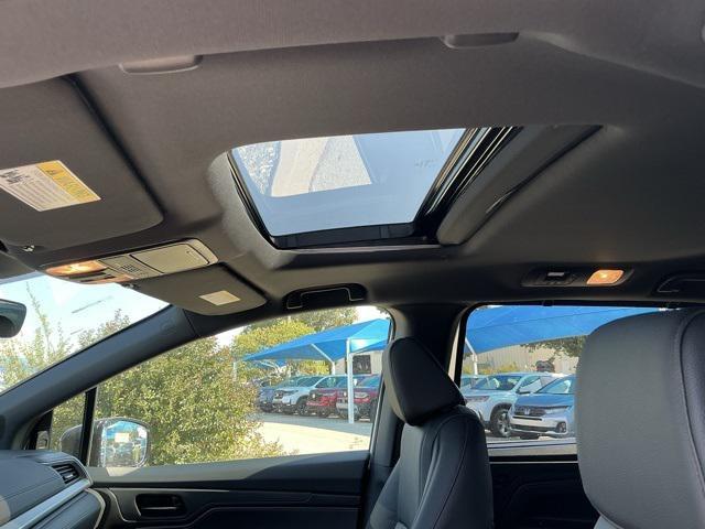 Photo of 2026 Platinum White Pearl Honda Odyssey