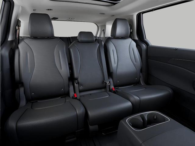 Photo of 2026 Ceramic Silver Kia Carnival Hybrid