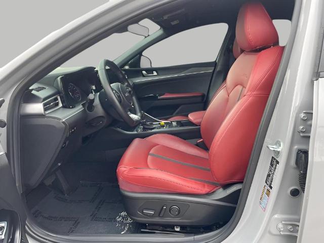 Photo of 2023 Wolf Gray Kia K5