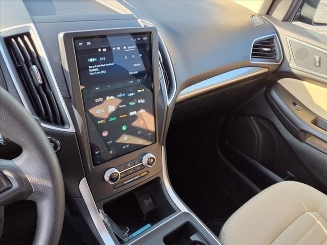 Photo of 2024 Agate Black Metallic Ford Edge