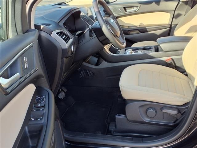 Photo of 2024 Agate Black Metallic Ford Edge