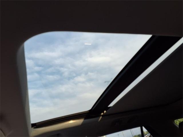 Photo of 2023 Iconic Silver Metallic Ford Explorer