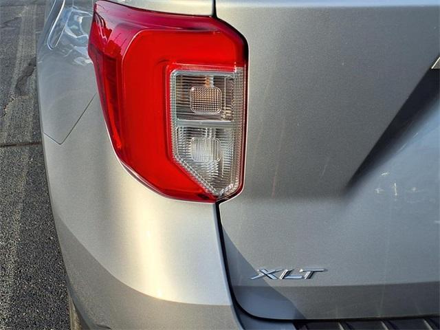Photo of 2023 Iconic Silver Metallic Ford Explorer