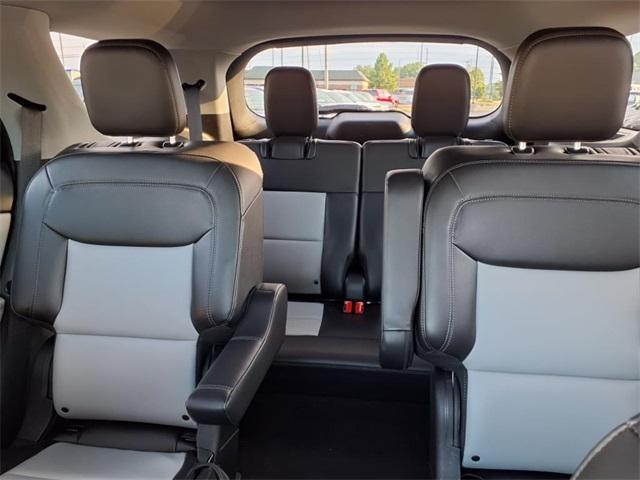 Photo of 2023 Iconic Silver Metallic Ford Explorer