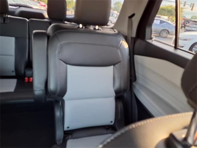 Photo of 2023 Iconic Silver Metallic Ford Explorer