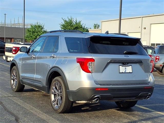 Photo of 2023 Iconic Silver Metallic Ford Explorer
