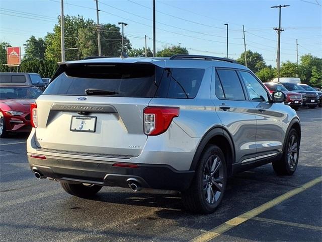 Photo of 2023 Iconic Silver Metallic Ford Explorer