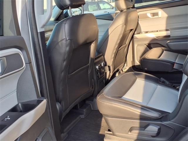 Photo of 2023 Iconic Silver Metallic Ford Explorer