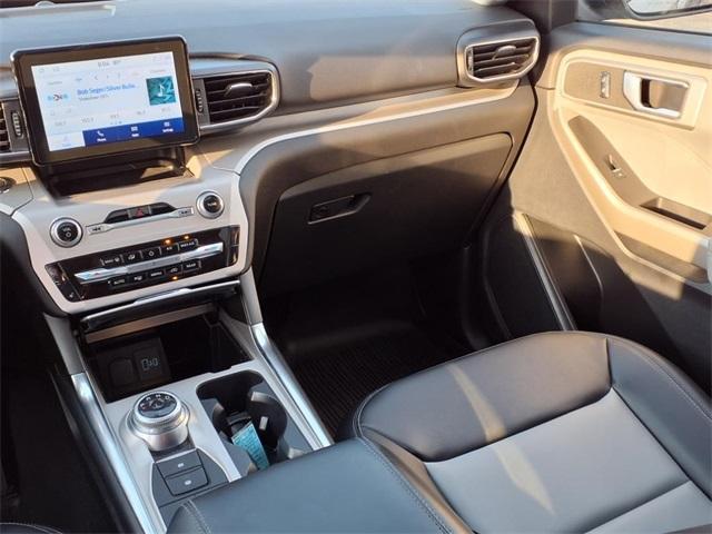 Photo of 2023 Iconic Silver Metallic Ford Explorer
